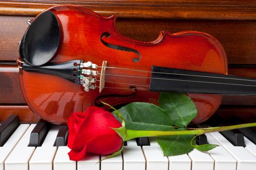 violin-with-rose-on-piano-garry-gay